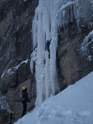 Escalada Valdecebollas.
Palabras clave: Escalada Hielo, Luis Basarrate, Guia_alta_montaña, mendikus