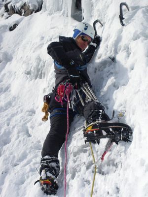 Escalada en Hielo. Valle de Tena.
Fotografia Ramón Gonzalez Pueyo
Palabras clave: Luis Basarrate Guia Alta Montaña Escalada en Hielo