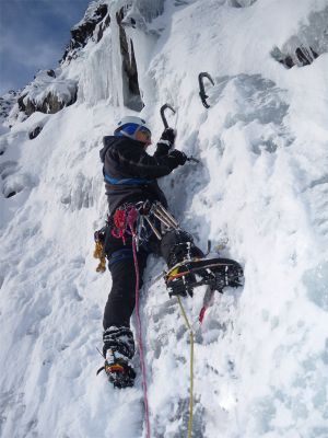 Escalando en Hielo.Balneario de Panticosa. Valle de Tena(Pirineos)
Fotografía de Ramón Gonzalez Pueyo
Palabras clave: Luis Basarrate Guia Alta Montaña Escalada en Hielo