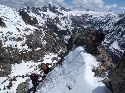 Escalada en Remuñe. Arista Canaletas
Palabras clave: Luis Basarrate, Guia Alta Montaña